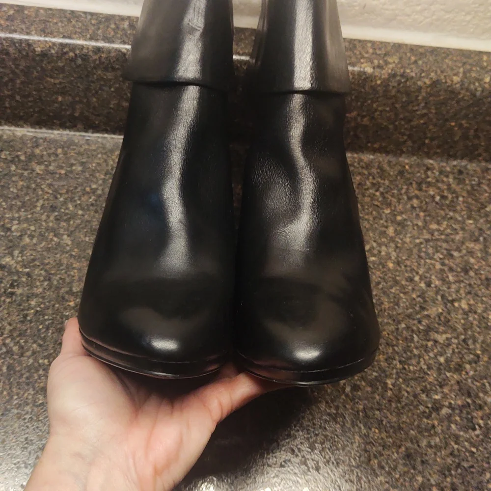 LIKE NEW! Ralph Lauren "Leola" Black High Heel Ankle Boots MSRP $140 (Copy) - Picture 5 of 16